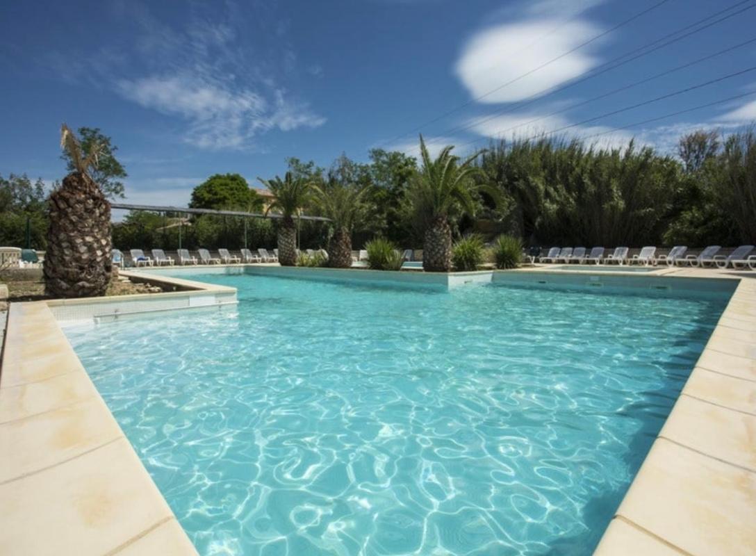 Maison de vacances dans résidence avec piscine Arles Esterno foto