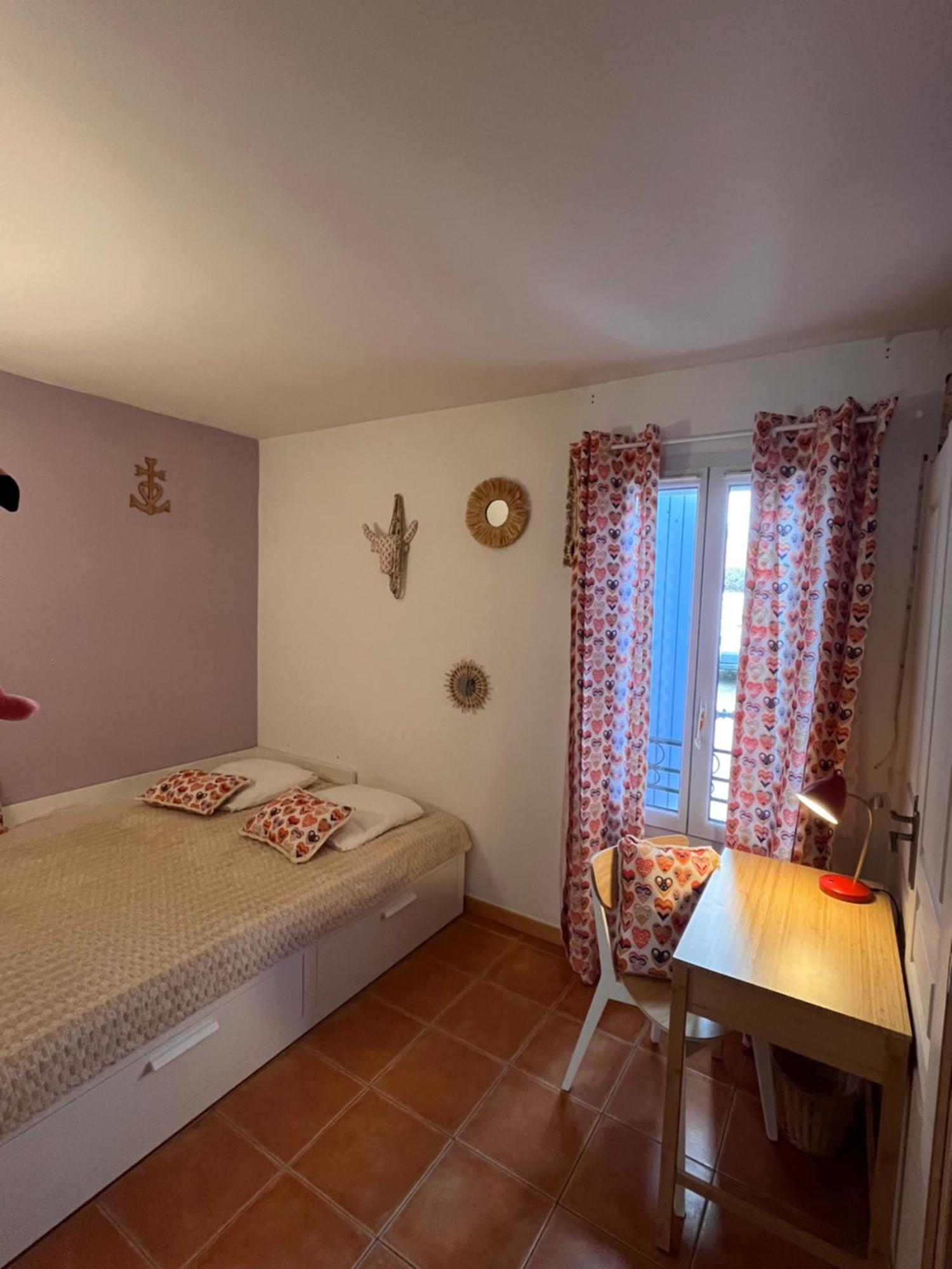 Maison de vacances dans résidence avec piscine Arles Esterno foto